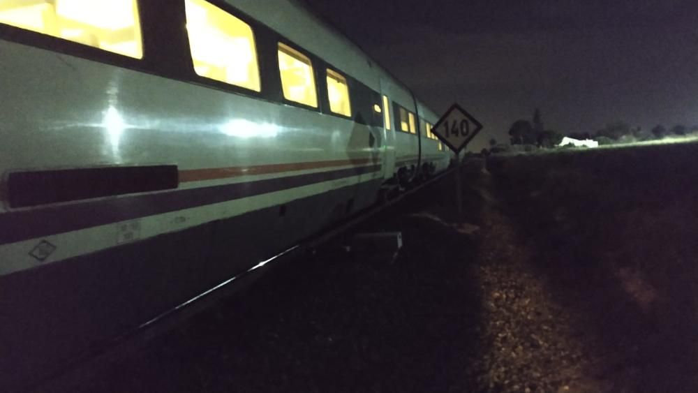 Un tren averiado en Torrellano interrumpe la circulación entre Cartagena y Valencia