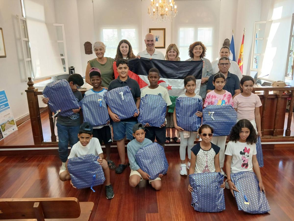 RECEPCION NIÑOS SAHARAUIS QUE PASAN VERANO EN MORRAZO SALON PLENOS CONCELLO BUEU