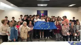 Jóvenes y mayores dialogan sobre la importancia de Europa en nuestras vidas