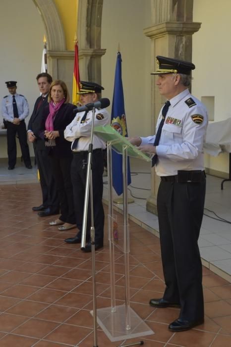 Entrega de diplomas a los Policías Nacionales ...