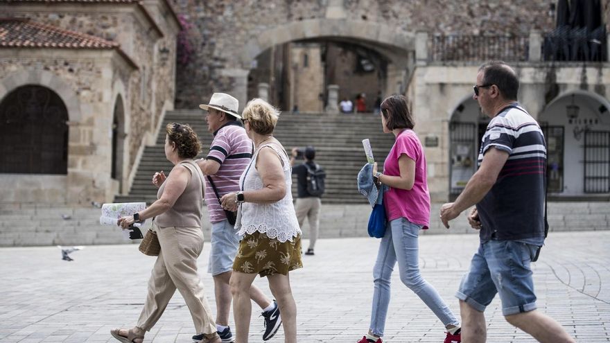 El PSOE de Extremadura advierte que solo uno de cada 100 turistas decide visitar la región
