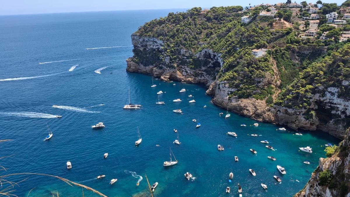 El recodo del Cap Negre también atrae a decenas de navegantes