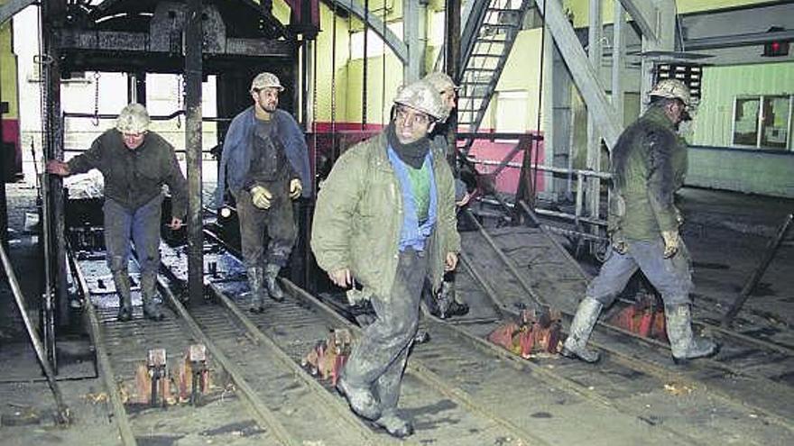 Un grupo de mineros, en una explotación privada de Villablino.