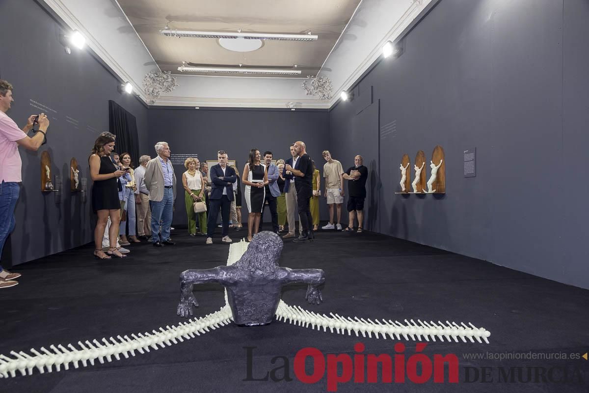 Así es la exposición 'Los Asomados' de Lidó Rico, que llega a Caravaca en su Año Jubilar