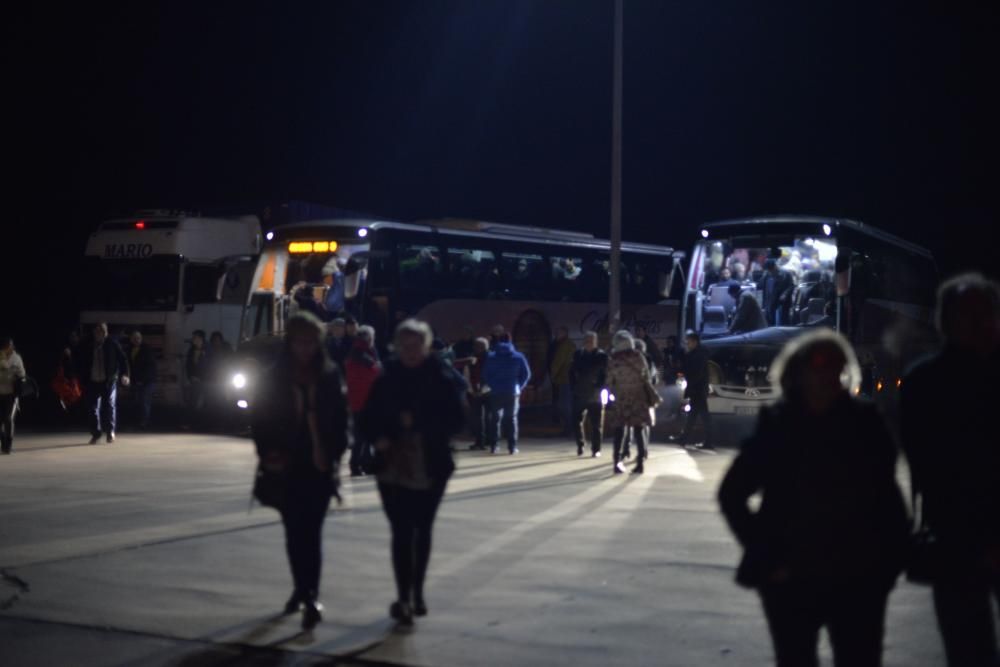 Los trabajadores de Alcoa de Asturias parten hacia Madrid a una manifestación contra el cierre de la fábrica