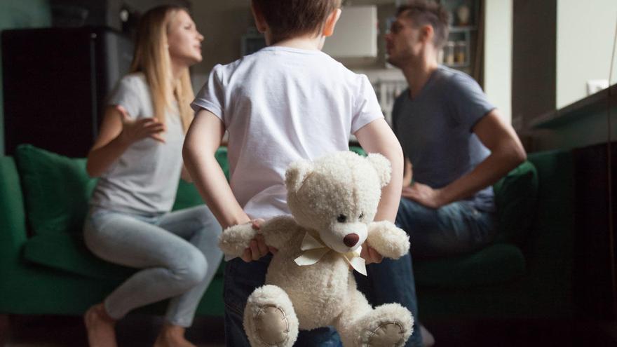 Retiran la patria potestad de una niña a su padre por tenerla abandonada