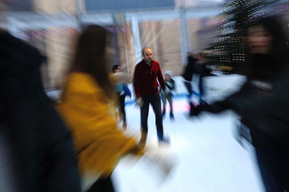 Día de Año Nuevo en la pista de hielo de Oviedo