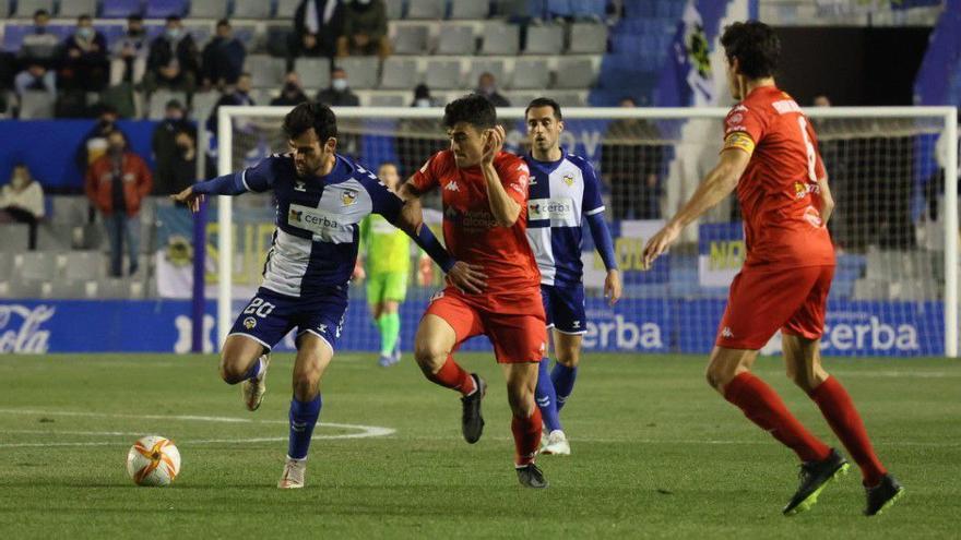 Un lance del partido entre Sabadell y Alcoyano