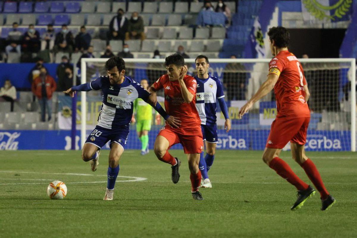 Un lance del partido entre Sabadell y Alcoyano