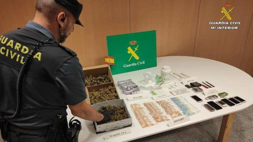 Material incautado por la Guardia Civil. // G. Civil