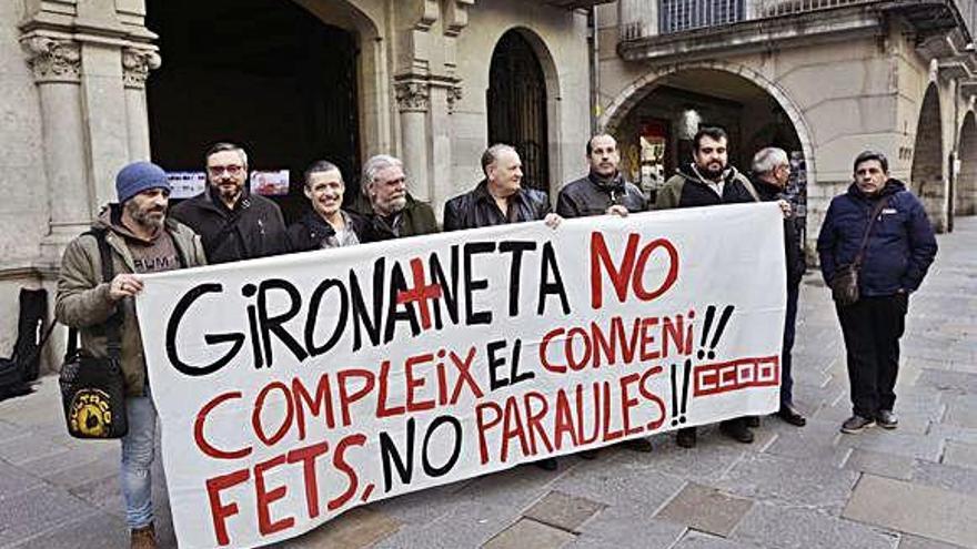 Concentració de CCOO davant l&#039;ajuntament de Girona.