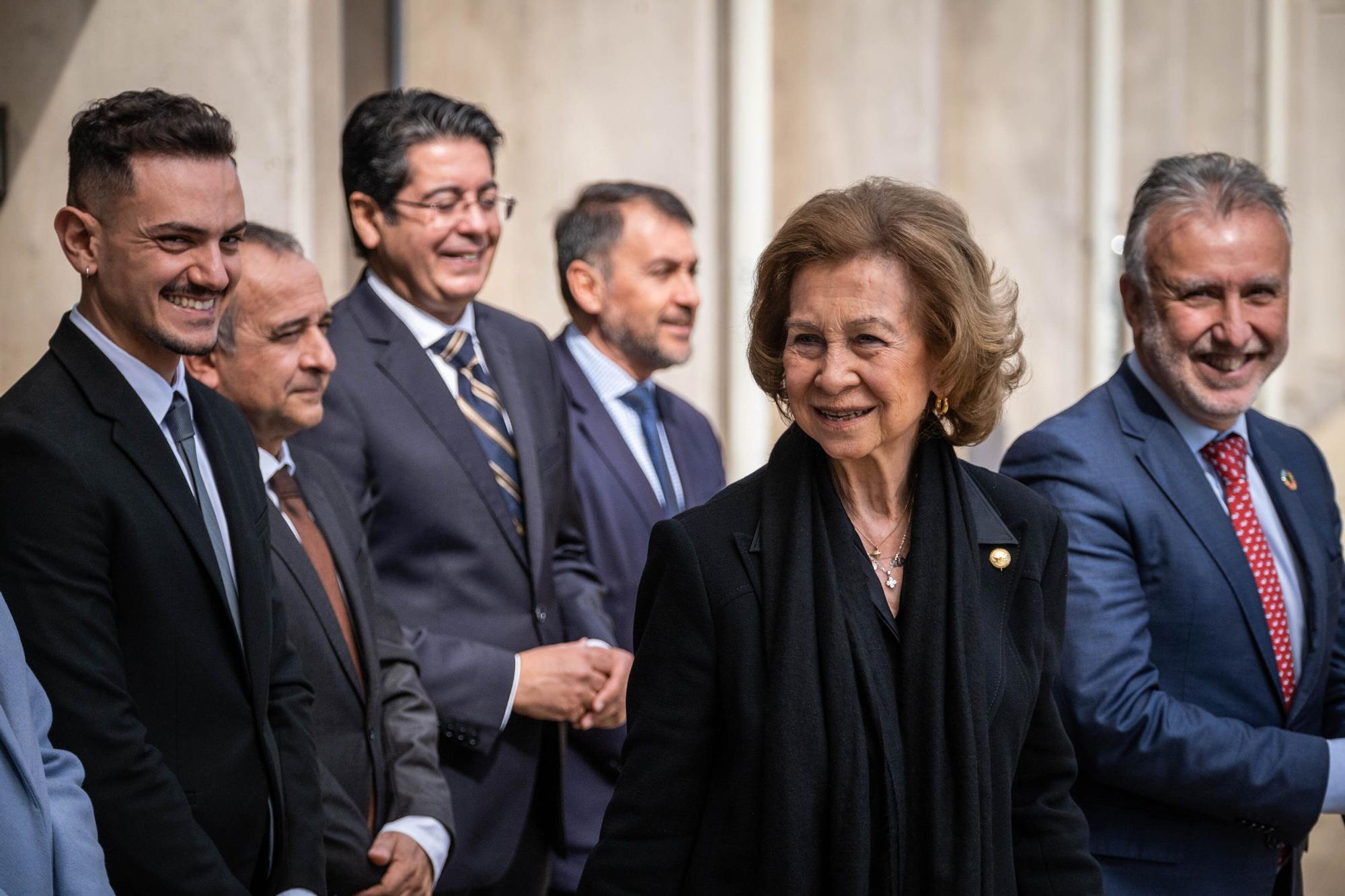 La Reina Emérita Doña Sofía los Bancos de Alimentos de Santa Cruz de Tenerife y La Palma