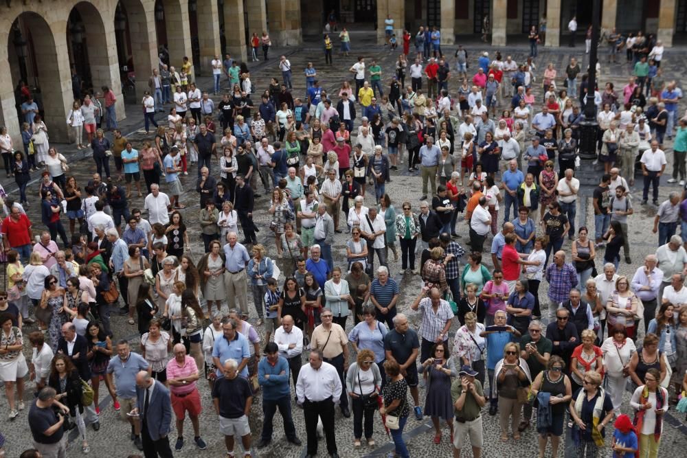 Minuto de silencio en Gijón