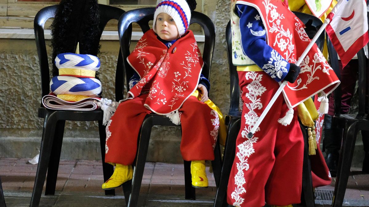 Por el día &quot;caloret&quot; y frío por la noche en las fiestas de Sax.