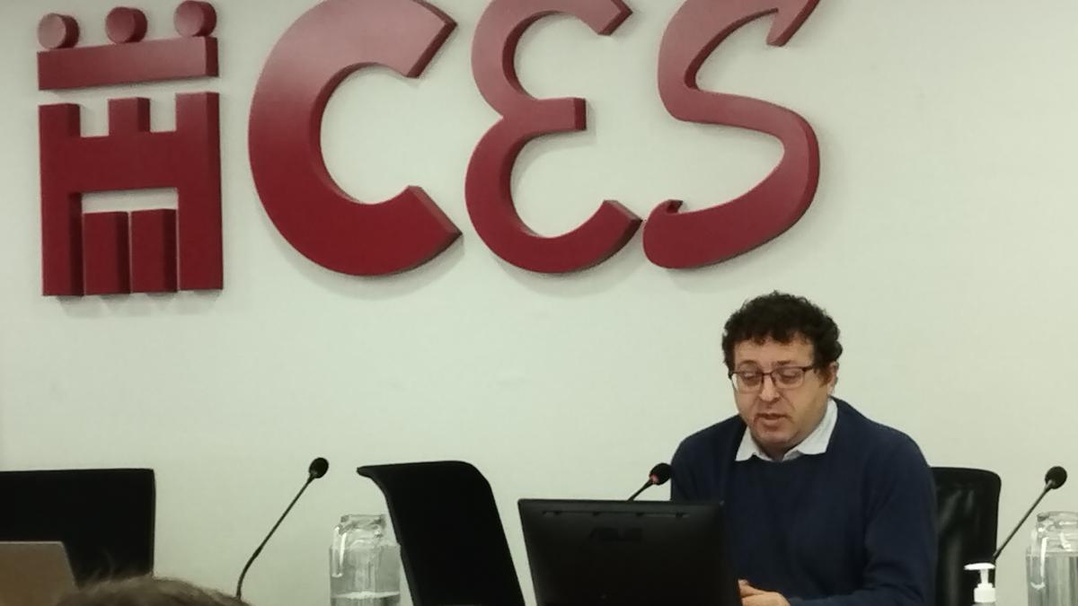 José María Ramos interviene en la jornada organizada por el CES.