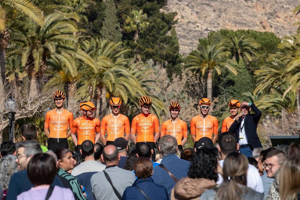 Vuelta Ciclista a Murcia: imágenes de la salida en Jumilla