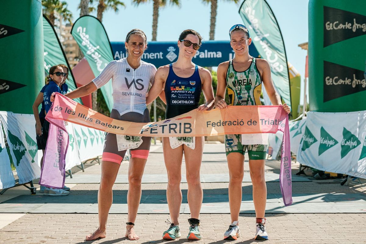 El podio femenino del Acuatló El Corte Inglés - Ciutat de Palma