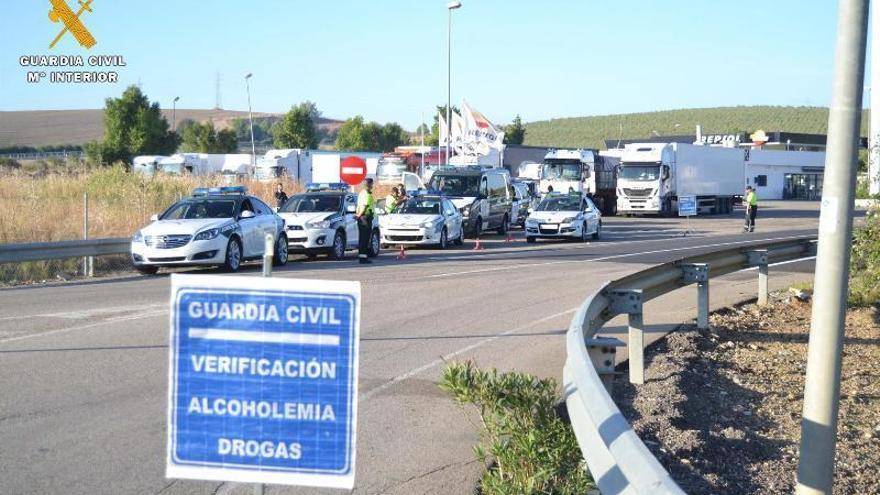 La Guardia Civil registra 22 infracciones por consumo de alcohol y 17 por drogas