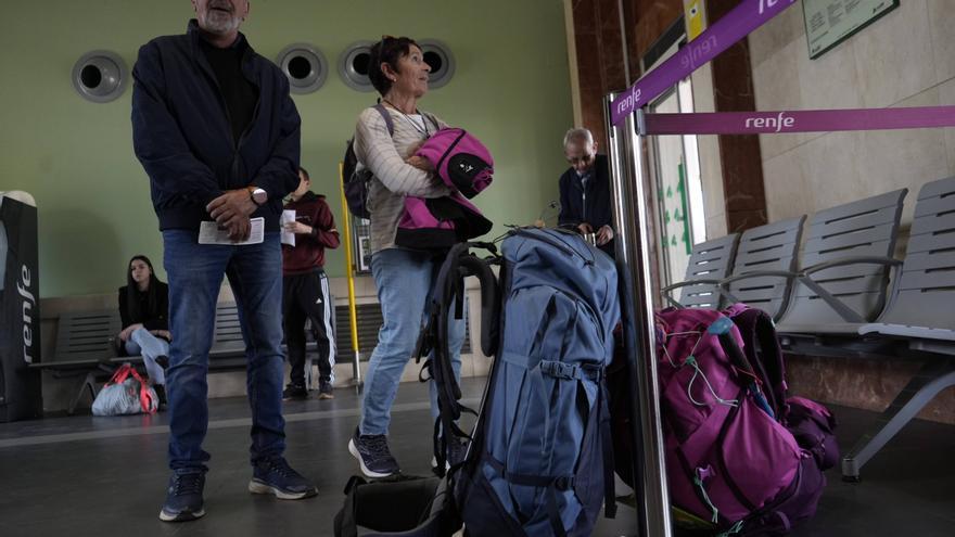VÍDEO | Desesperación en la estación de tren de Zamora: el nuevo Avril, con dos horas de retraso