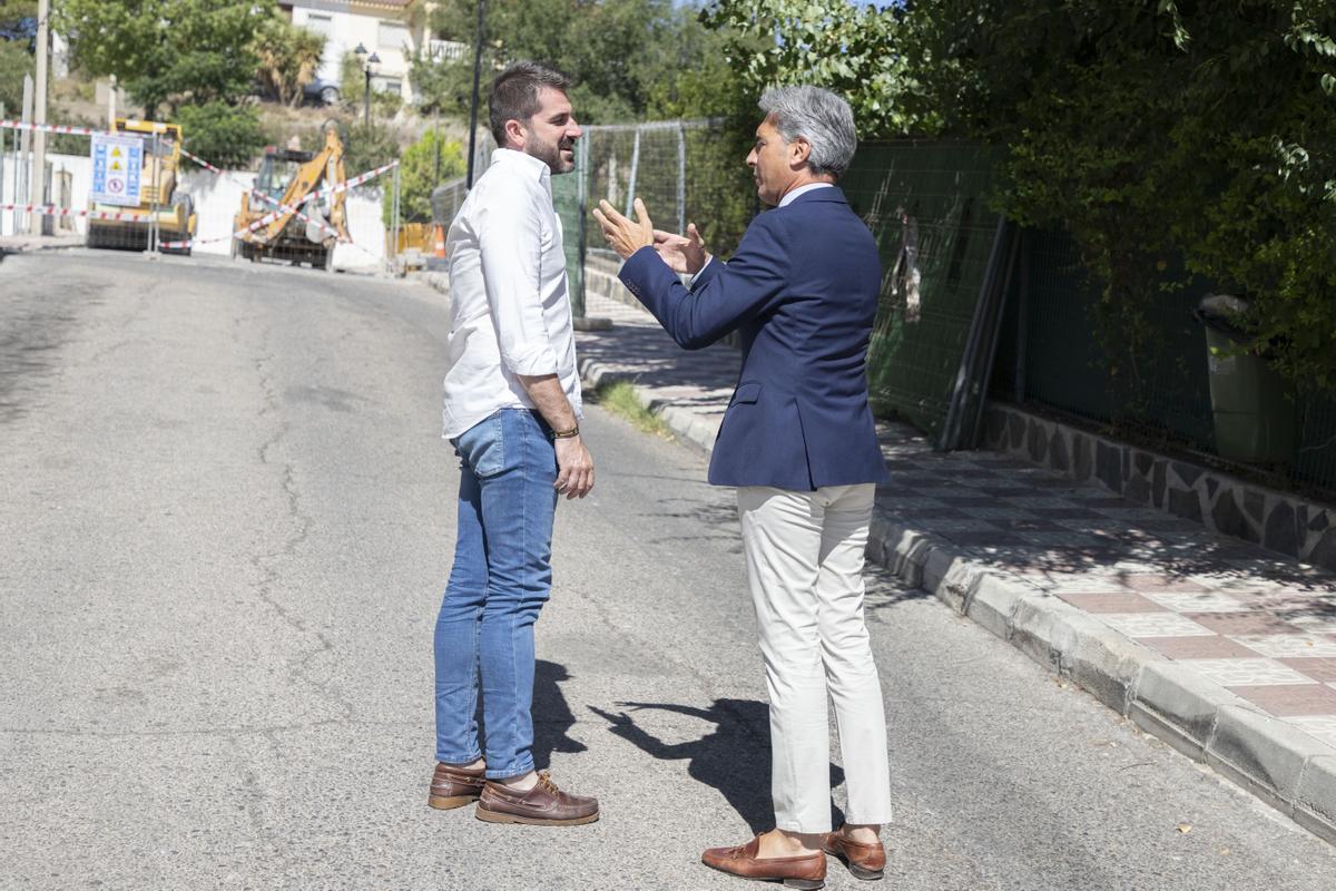Imagen de la visita de Andrés Lorite a luque junto con el alcalde, Francisco Javier Ordóñez.