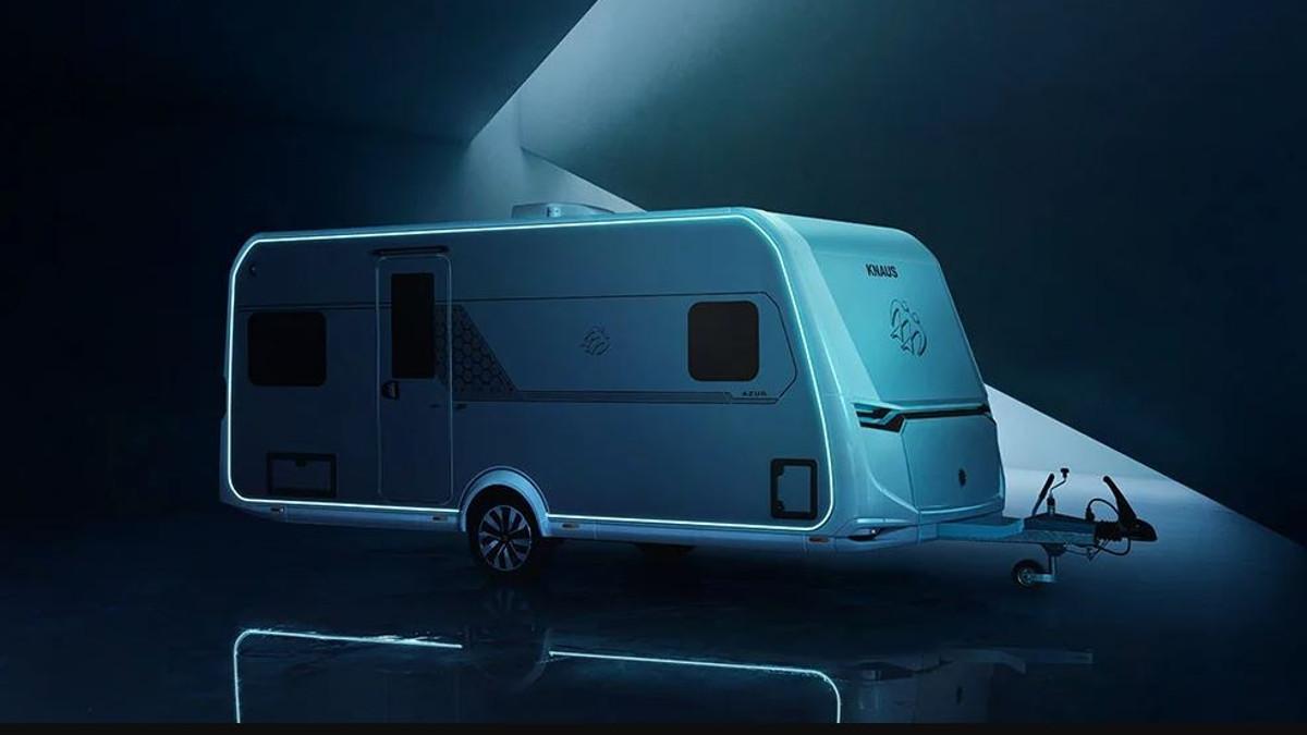 Knaus Azur 2023, una caravana de lujo con cocina completa, baño y dos dormitorios