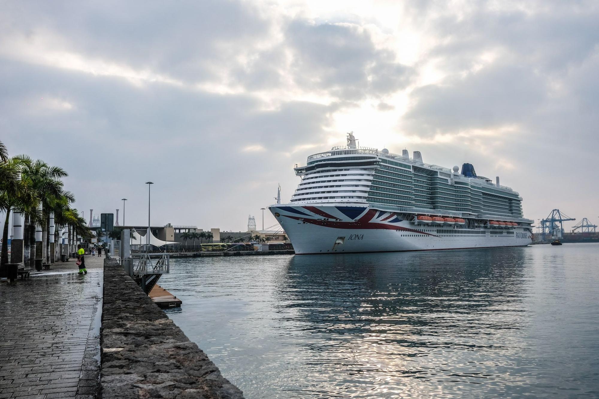 Visita inaugural de los cruceros 'Iona', de P&O Cruises, y 'Celebrity Apex', de la naviera Celebrity Cruises