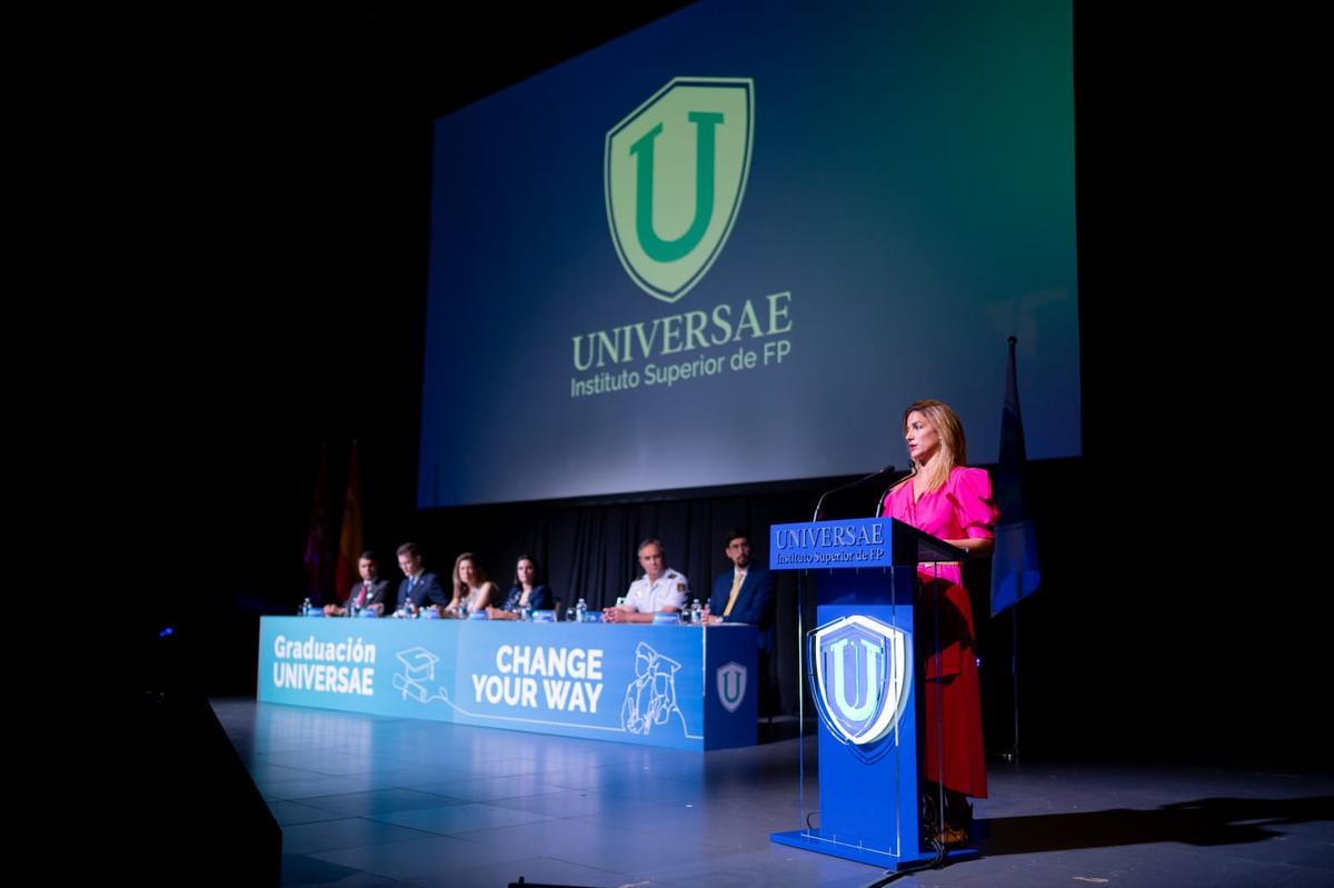 Tras la imposición de becas se otorgaron seis Becas Talento de la Universidad Internacional de UNIVERSAE de Latinoamérica