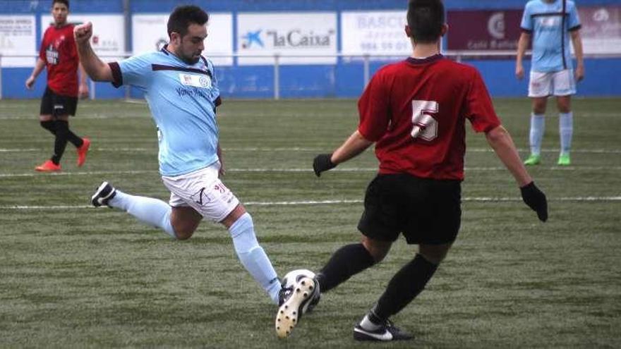 Brais Calvo durante un partido con el Estudiantil. // Bernabé/Luismy