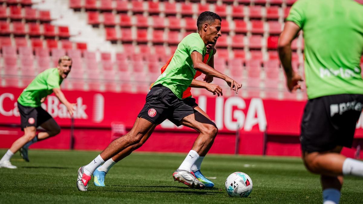 Ounahi, en el entrenamiento de Montilivi de este viernes.