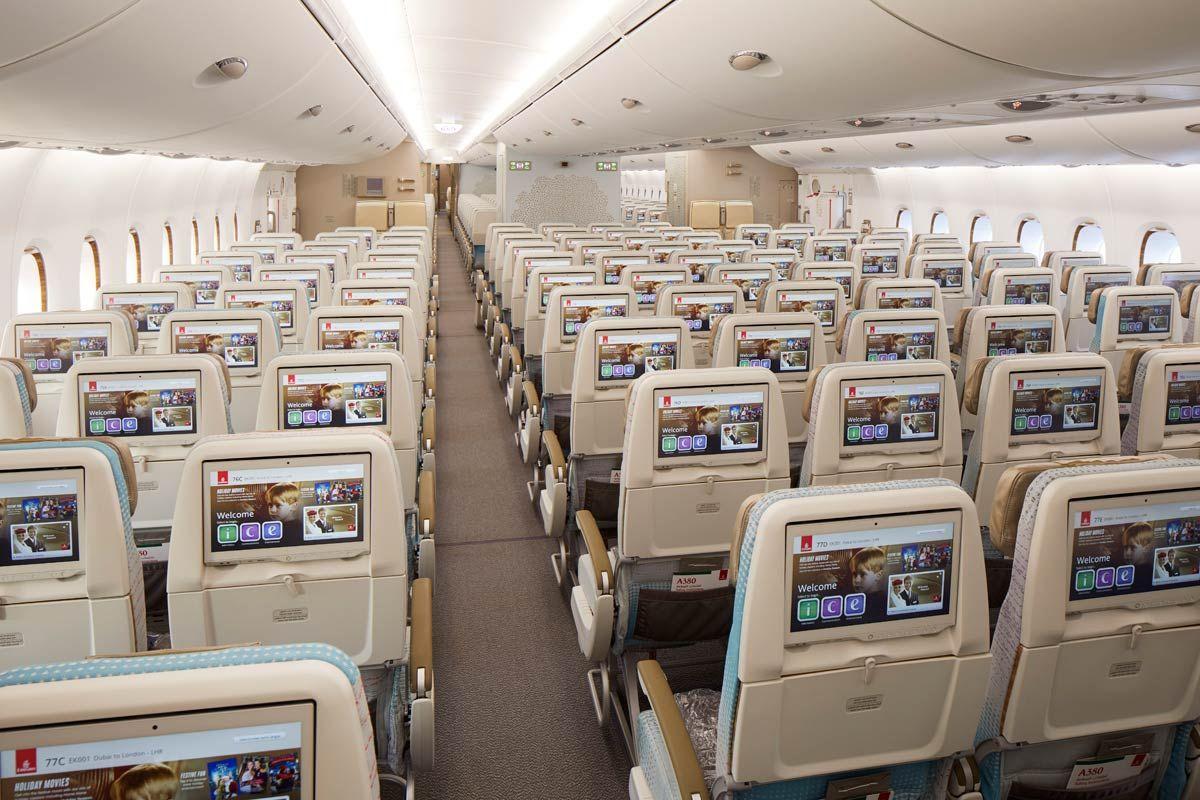 Asientos de la clase ecómica premium del avión A380 de Emirates