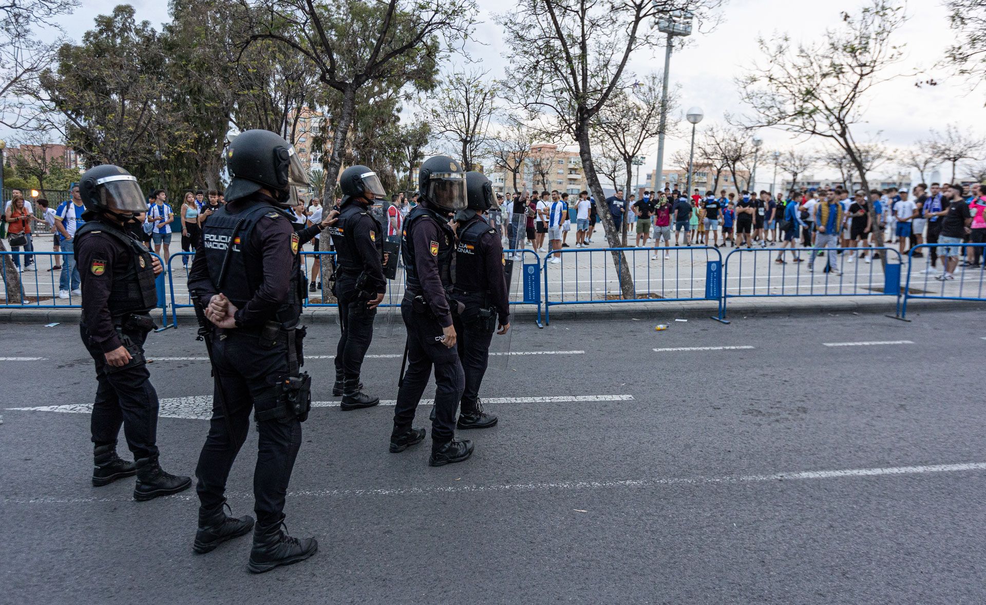 Protestas dentro y fuera del estadio del Rico Pérez