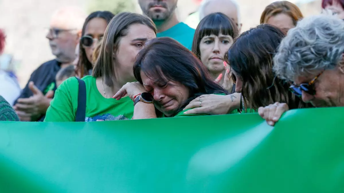 El clamor de familiares y amigos de Brais Otero ante el juzgado de Tui: «¡No pedimos venganza, pedimos justicia!»