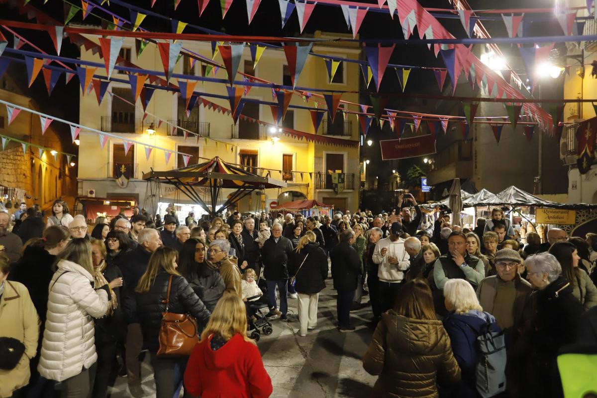 Afluencia de público en la primera jornada de Ontinyent Medieval.