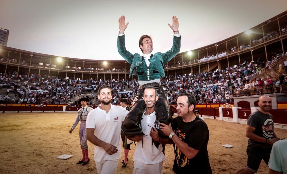 Con casi lleno en la plaza, en tarde fresca y apacible finalizó la Feria de Hogueras con la corrida de rejones