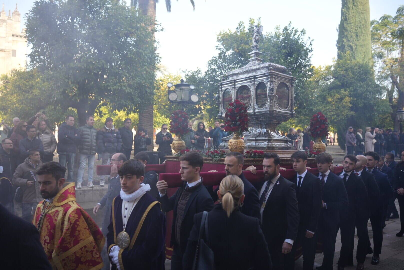 La salida procesional de las reliquias de los Santos Mártires, en imágenes 