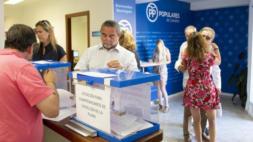 Los afiliados del PP de Castelló se vuelcan en las primarias para elegir al sucesor de Rajoy