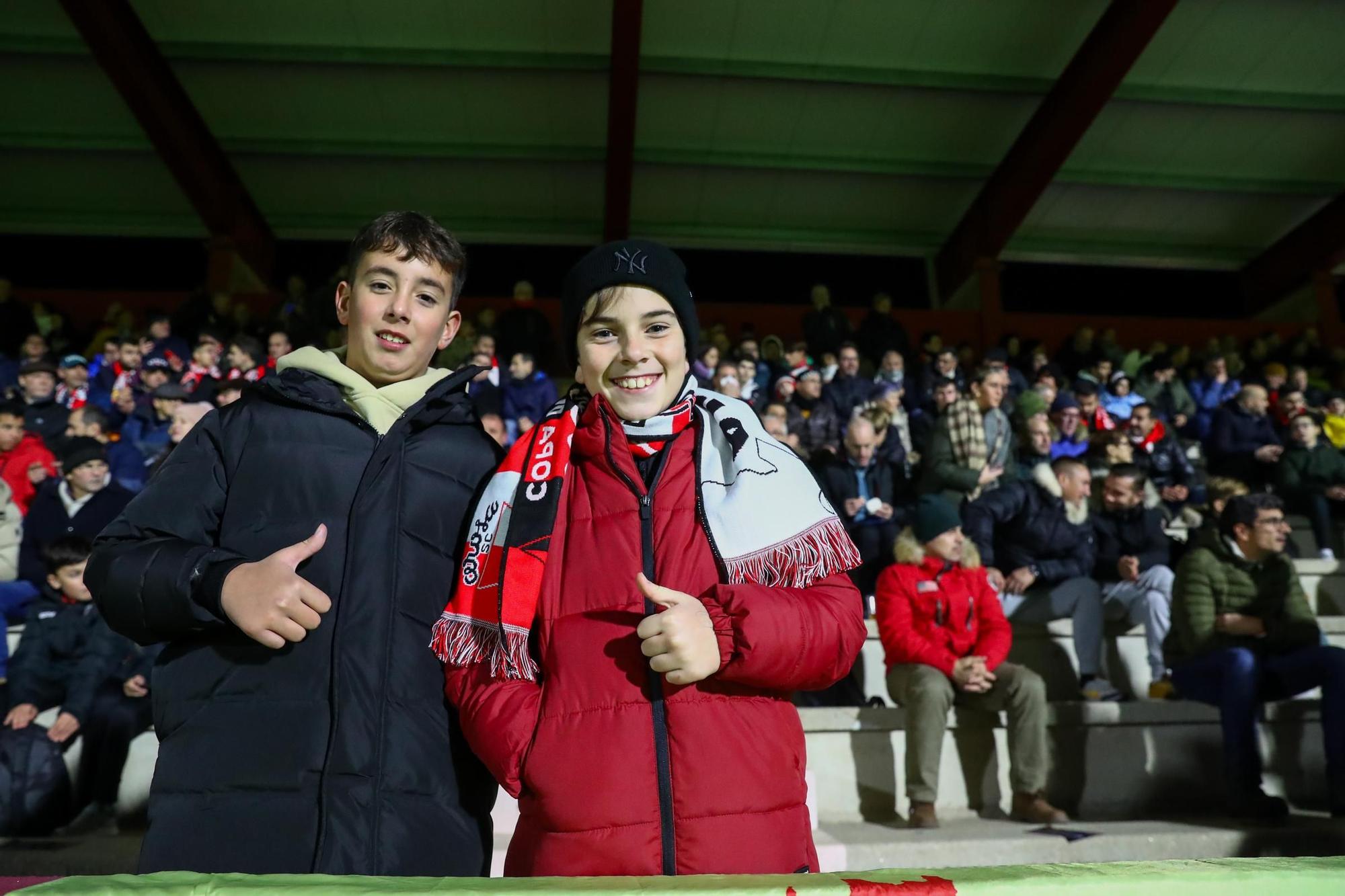 Las imágenes de una noche para la historia del Arosa con el Valencia como rival