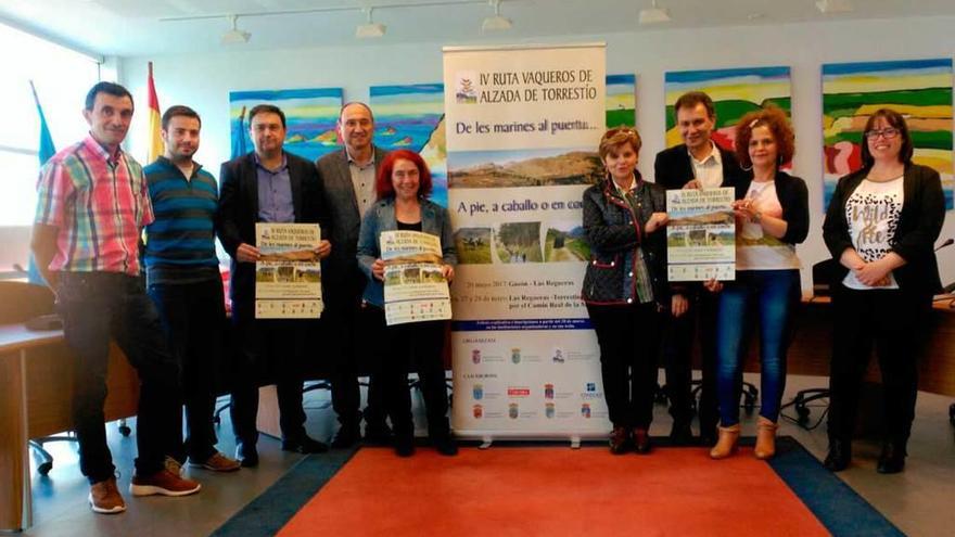 Presentación de la ruta de los vaqueros de alzada, ayer en el Ayuntamiento de Gozón