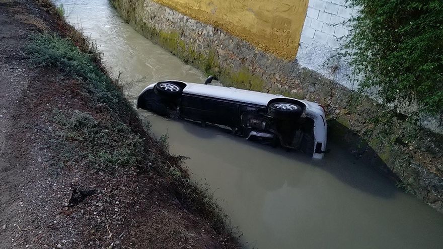 La tormenta golpea fuerte en la Región con rescates, ramblas desbordadas y acequias crecidas