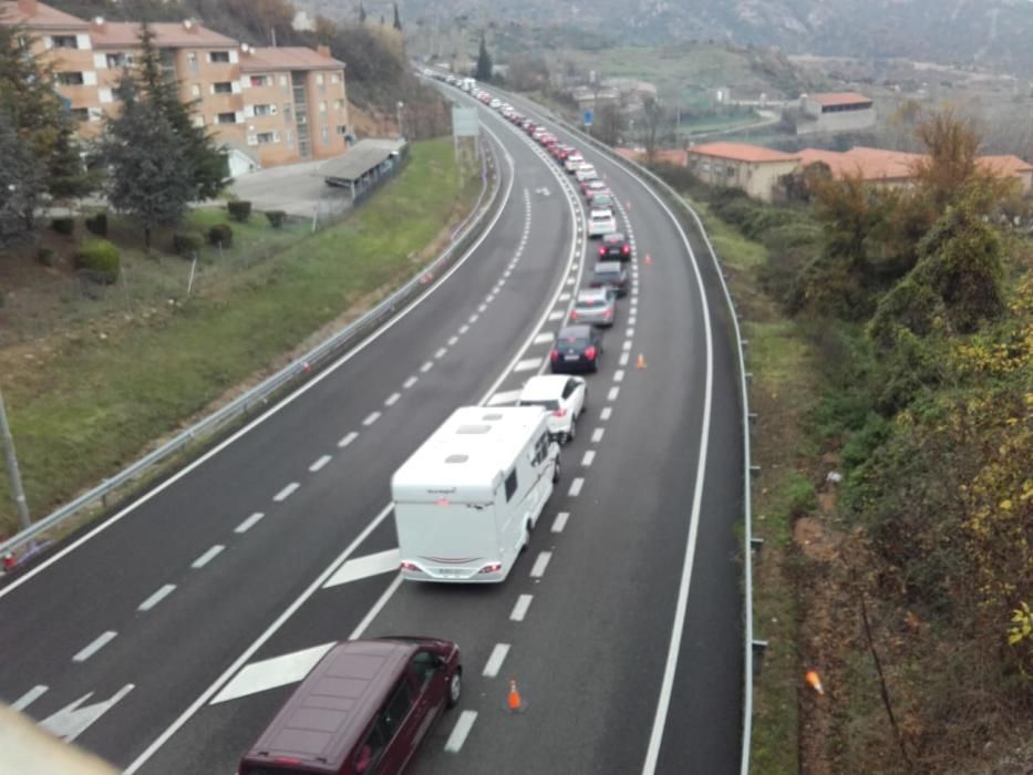 Retencions a la C-16 en el pont de la Puríssima