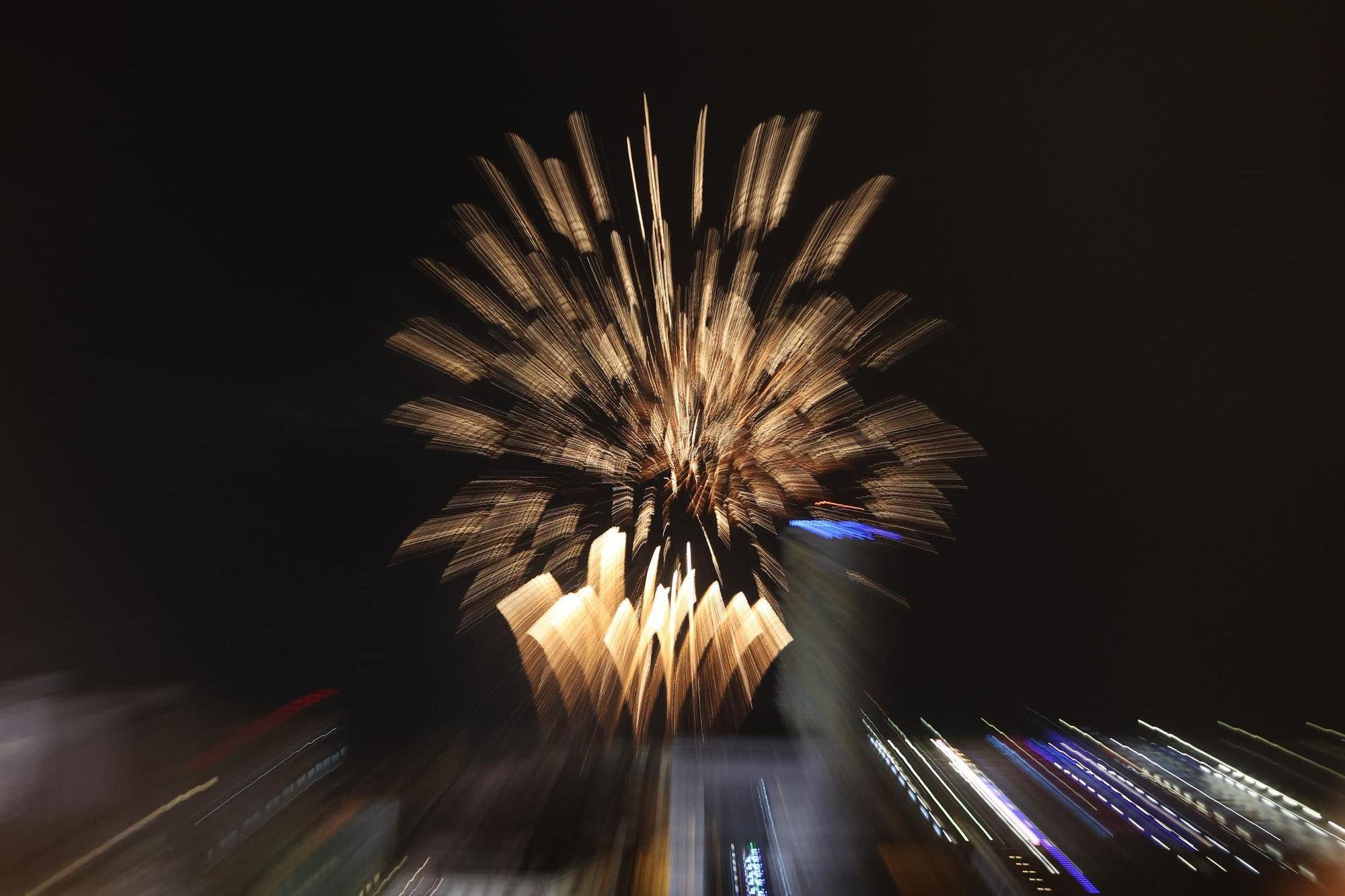 Así ha sido el espectáculo de la pirotecnia Gironina desde el Castillo de San Fernando en Alicante