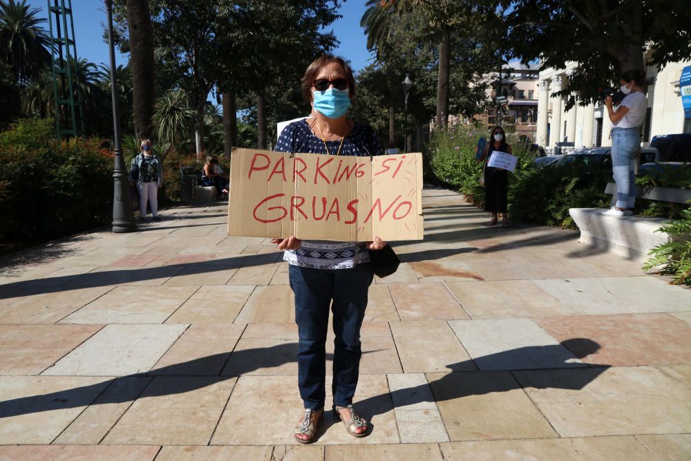 Protesta de los vecinos de La Princesa frente al Ayuntamiento de Málaga