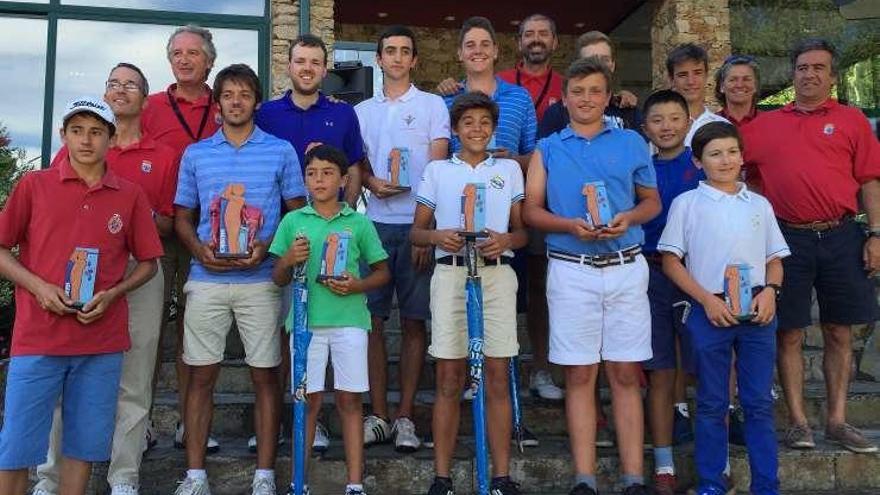 Participantes del Trofeo Cabreiroá de golf.