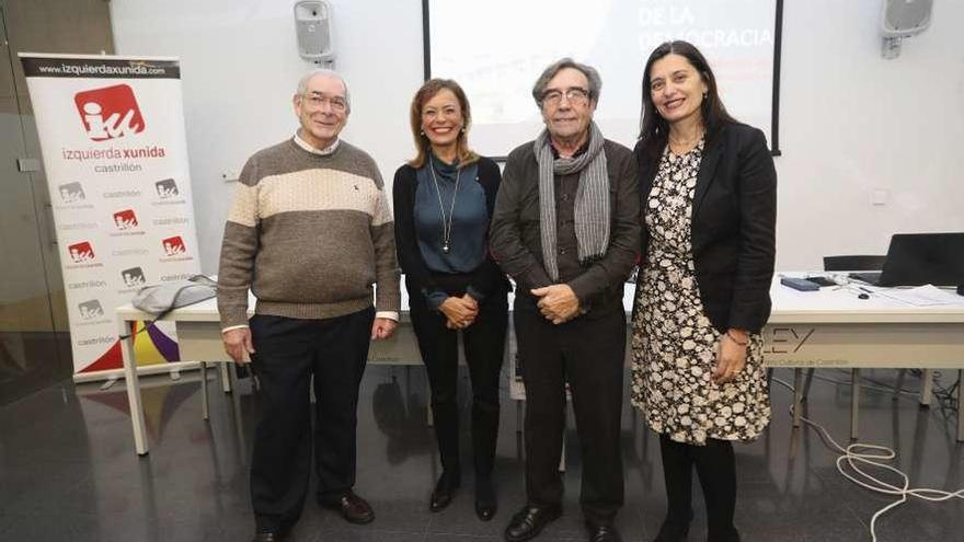 Por la izquierda, Luis Ferro, Ángela Vallina, Ricardo Ulpiano Álvarez y Yasmina Triguero, ayer, en el Valey.