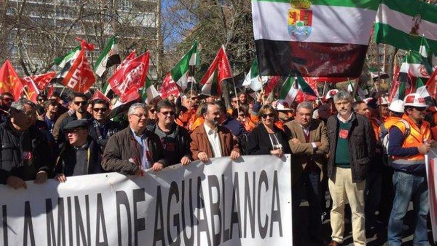 Cientos de personas se manifiestan en Madrid en defensa de la mina de Monesterio