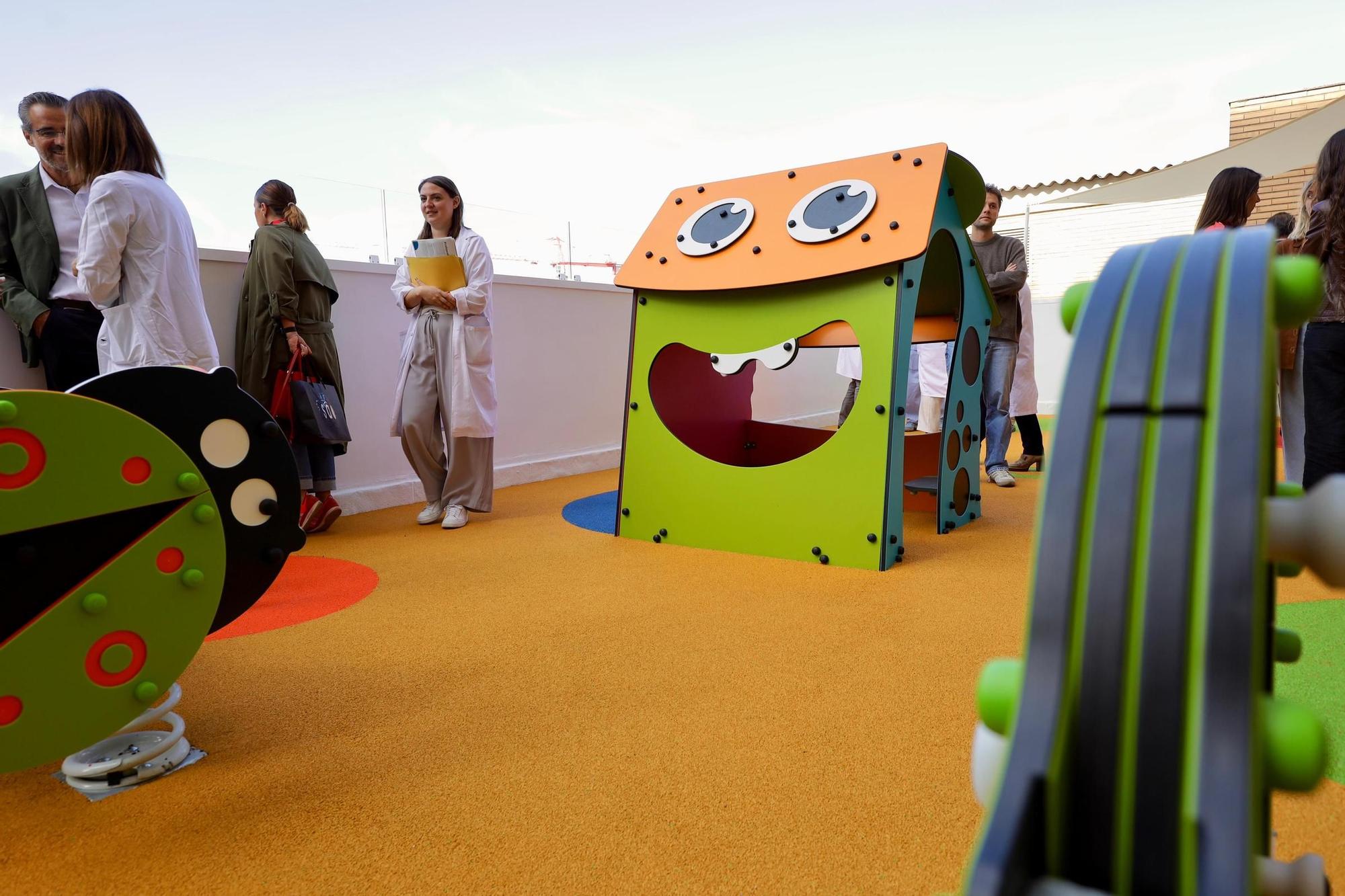 El hospital Materno-Infantil de Zaragoza estrena una nueva terraza para los más pequeños