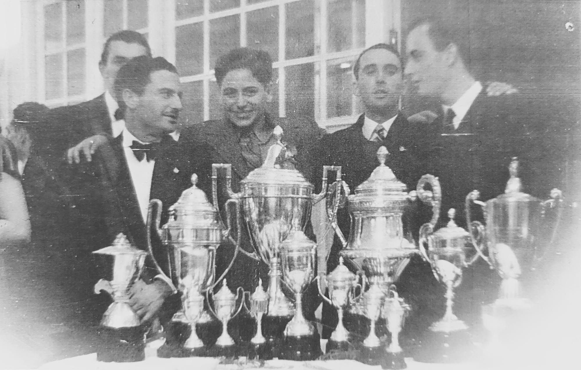 Trofeos, primeros años del club.