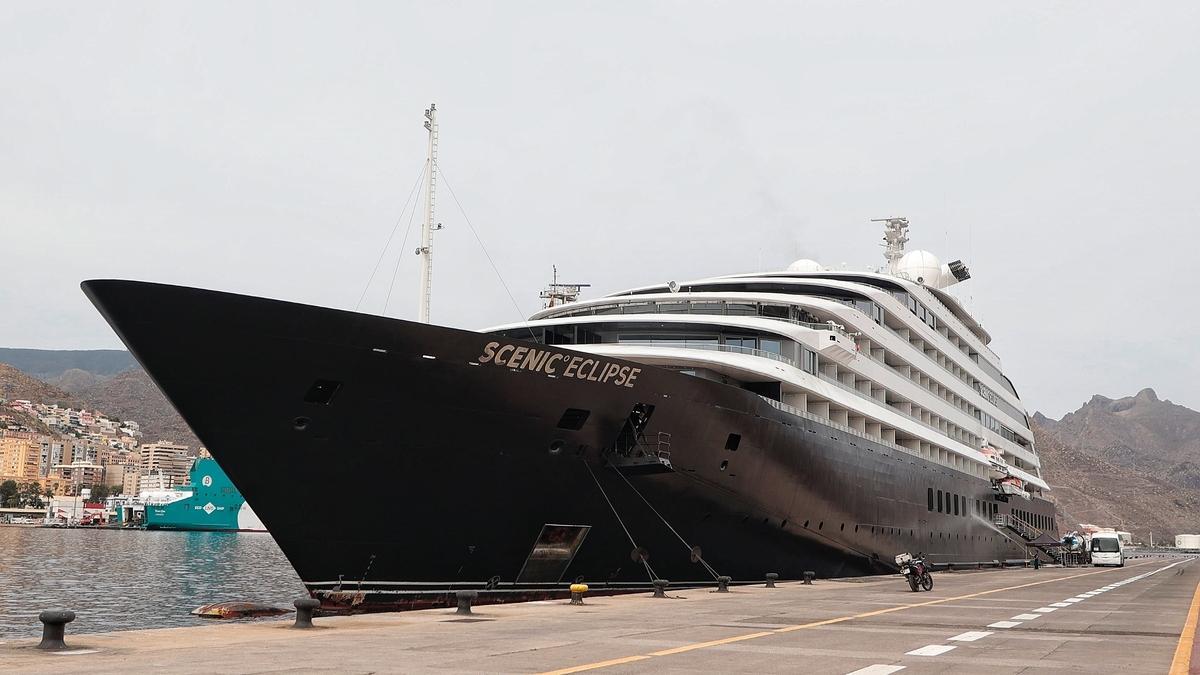 Crucero Scenic Eclipse en el puerto de Santa Cruz