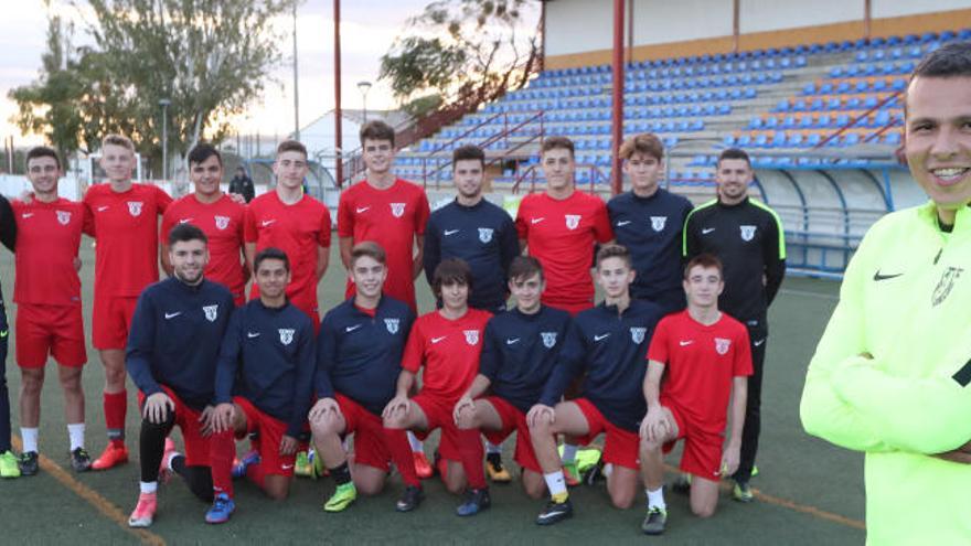 Un exjugador del Valencia es presidente con botas