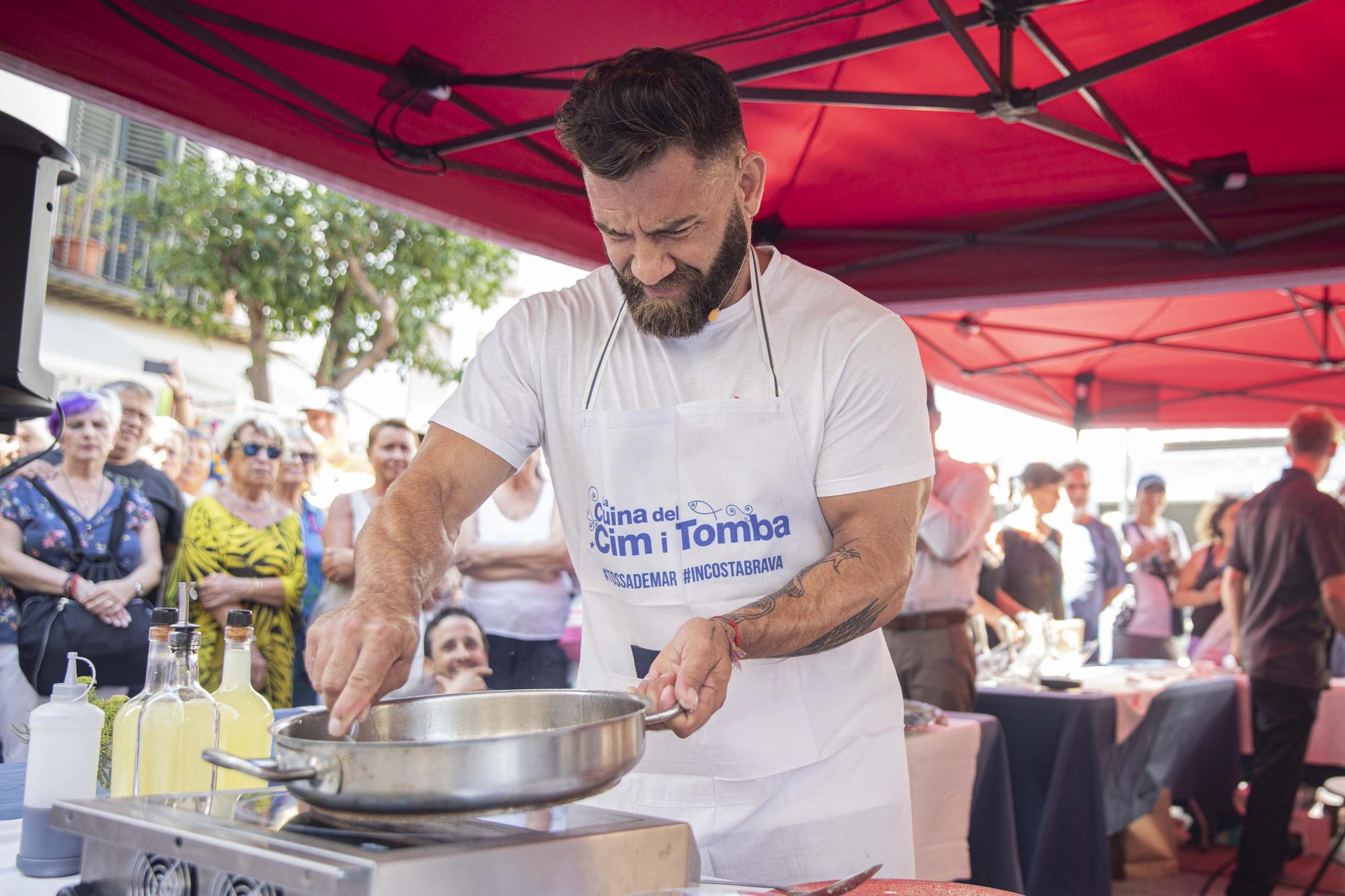 Marc Ribas cuina un "Cim i Tomba", el plat tradicional de Tossa de Mar, enmig del poble